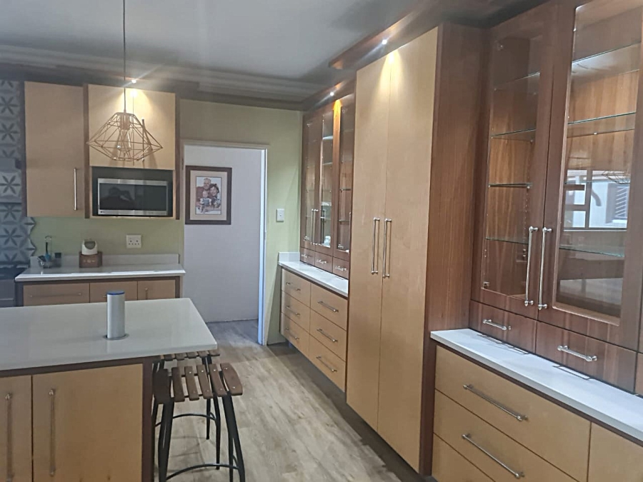 6 Bedroom Property for Sale in Senekal Free State